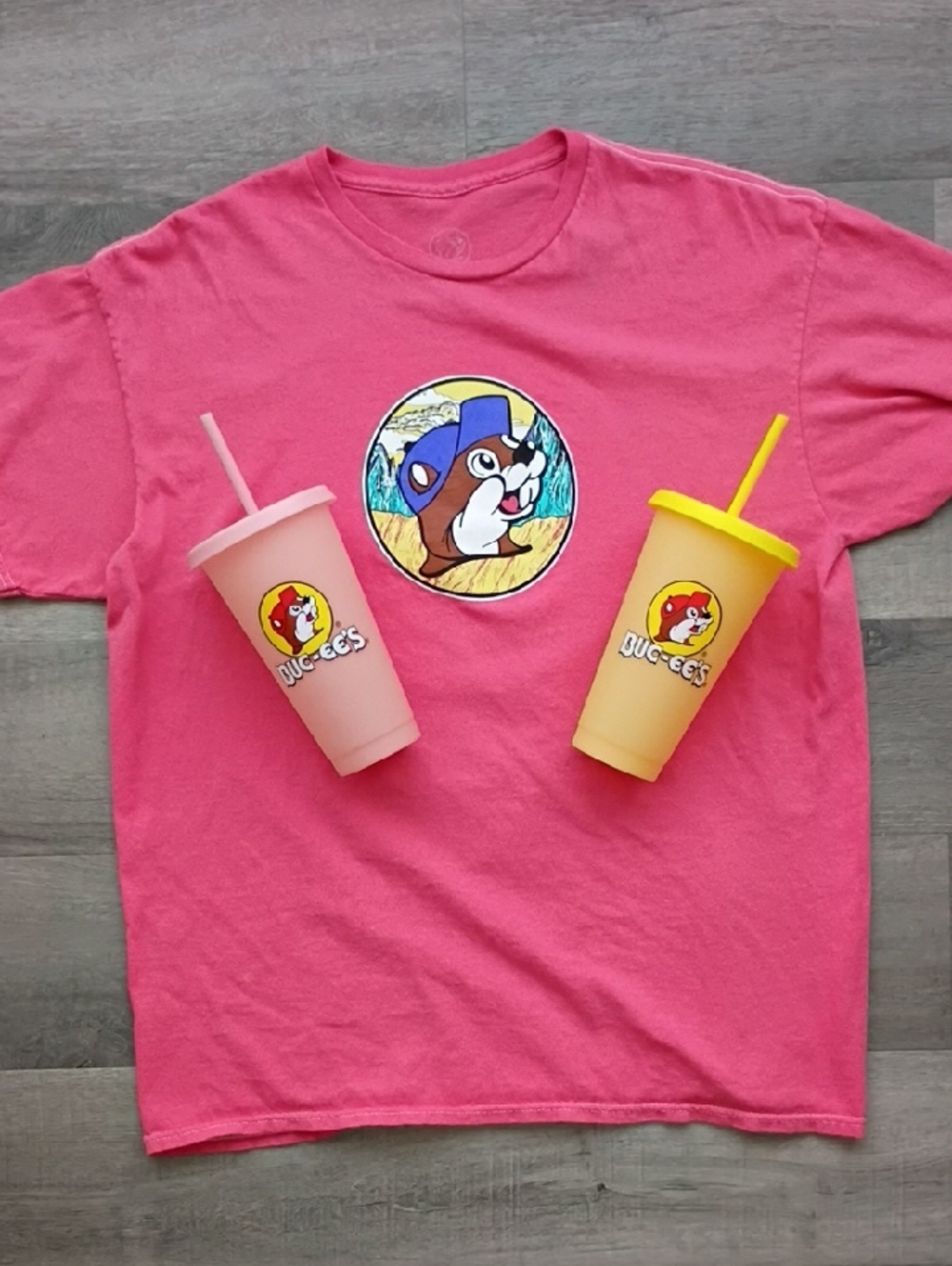 Buc-ee's Tshirt And Travel Cups